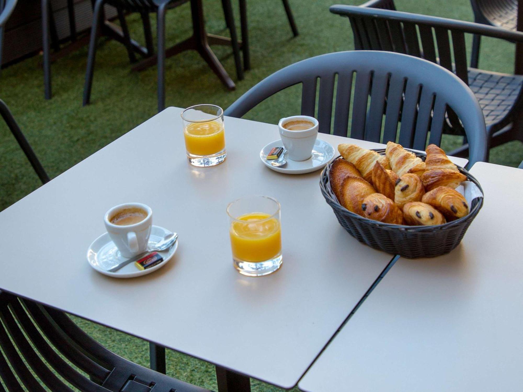 Ibis Styles Cannes Le Cannet Exterior foto